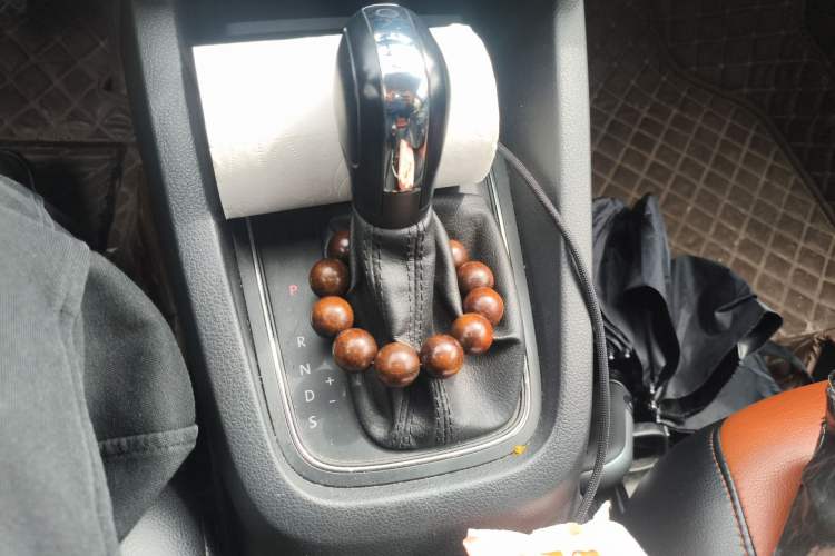 Used Volkswagen Sagitar 2015 1.6L Automatic Fashion Model Gear Lever