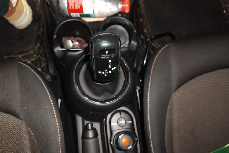 Used MINI 2018 1.5T ONE Five-Door Edition Gear Lever