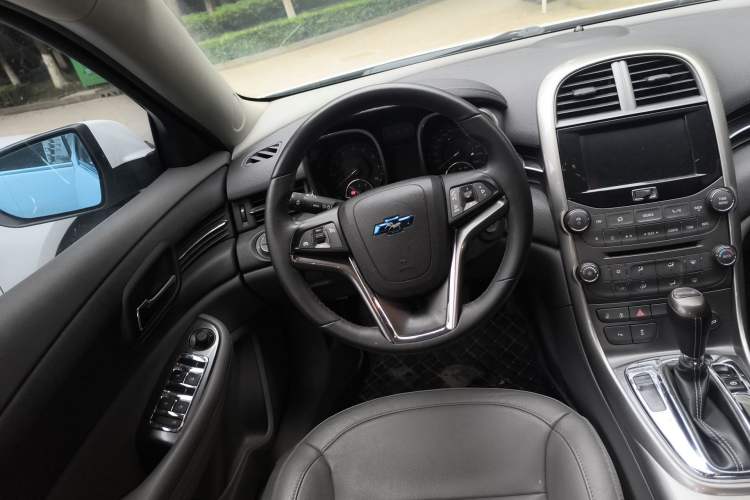 Used Chevrolet Malibu 2014 2.0L Automatic Luxury Edition Steering Wheel