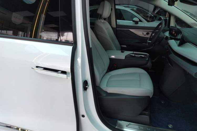 Used Buick GL8 2025 Lu Zun Deluxe Edition Right Front Seat