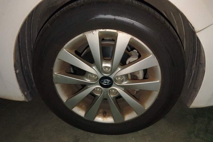Used Hyundai Mistra 2014 1.8L Automatic Smart GLS Right Front Wheel Hub