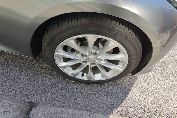 Used Cadillac CT5 2023 28T Luxury Edition (Standard Version) Right Front Wheel Hub