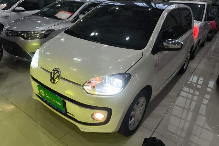 Used Volkswagen up! 2015 1.0L go high!
