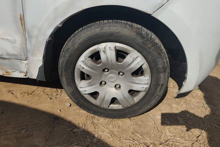 Used Dongfeng Fengon 330 2014 1.5L Manual Utility Version DK15 Right Front Wheel Hub