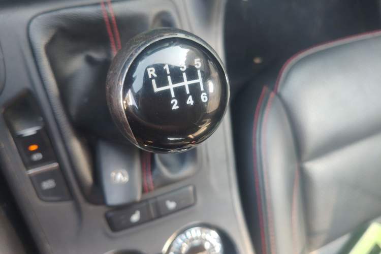 Used CHANGAN CS75 2014 2.0L Manual Leading Version China IV Standard Gear Lever