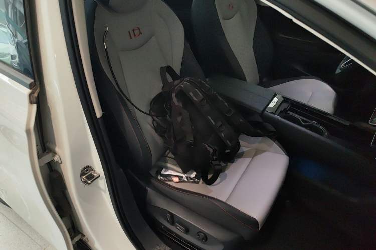 Used Volkswagen ID.7 VIZZION 2024 AIR model Right Front Seat