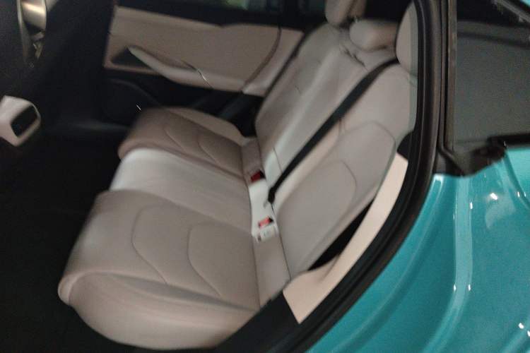 Used Xiaomi Auto SU7 2024 Four-Wheel Drive Ultra-Long Range Advanced Intelligent Driving Max Edition Left Rear Seat