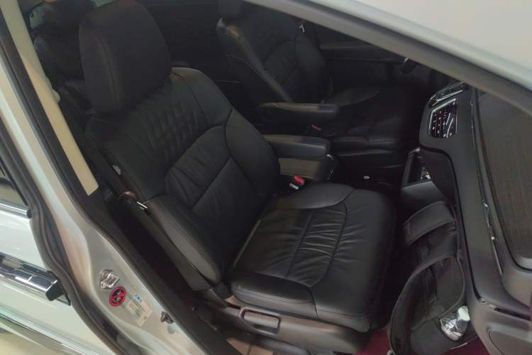 Used Honda Elysion 2024 2.0L eHEV Luxury Edition Right Front Seat