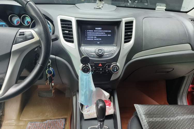 Used CHANGAN CS35 2015 1.6L Automatic Luxury Model China IV Standard Audio And AC Panel
