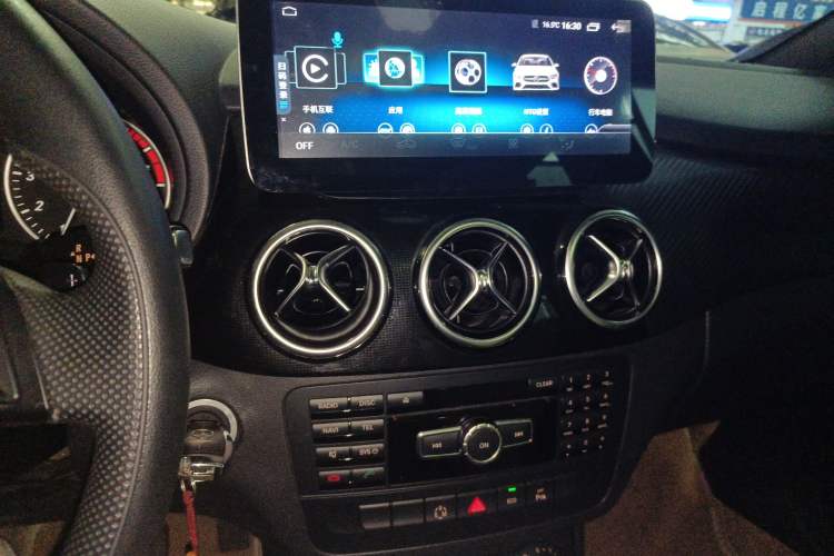 Used Mercedes-Benz B-Class 2012 B 180 Audio And AC Panel