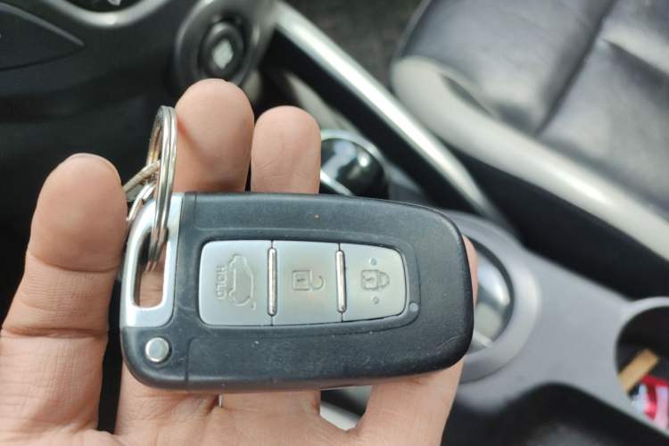 Used Hyundai Veloster 2012 1.6T Automatic Luxury Edition Vehicle Key