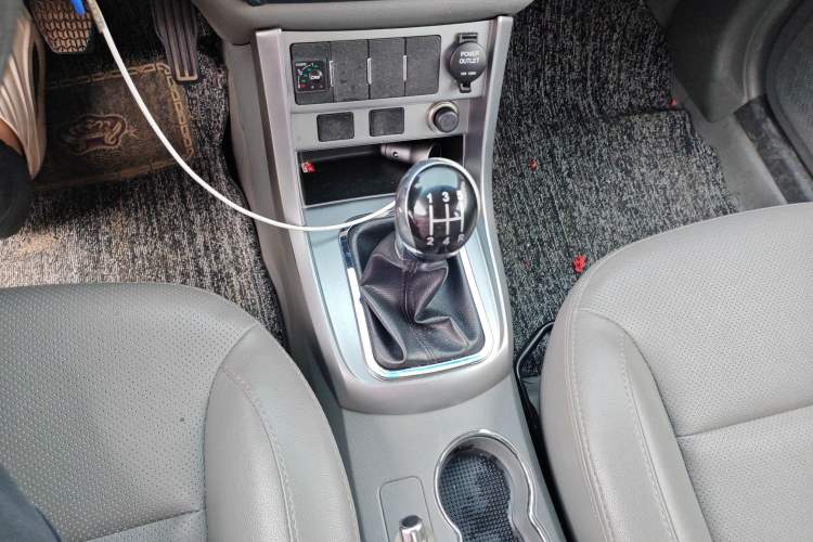 Used Geely Auto Classic Emgrand 2013 Sedan 1.8L Manual Entry-Level CNG Model
