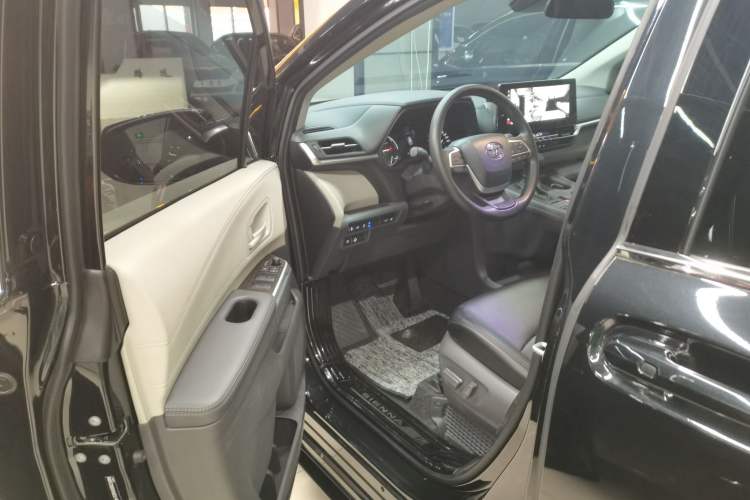Used Toyota SIENNA 2024 2.5L Hybrid Comfort Edition