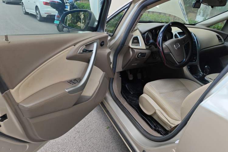 Used Buick GT 2013 GT 1.6L Manual Entry-Level Model Driver Seat