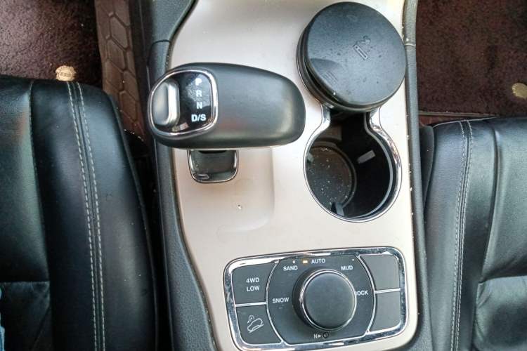 Used Jeep Grand Cherokee 2014 3.0L Comfort Navigation Edition Gear Lever