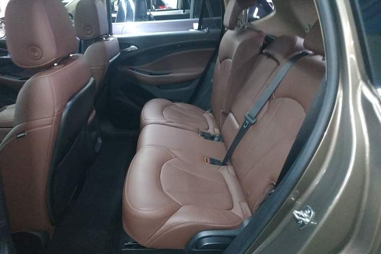 Used Buick Envision 2017 28T Four-Wheel Drive Luxury Model Left Rear Seat