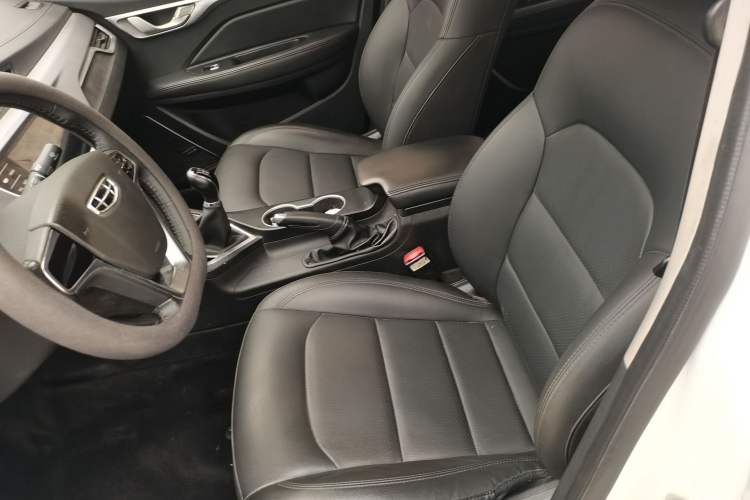 Used Geely Auto Vision 2019 Upgraded Model 1.5L Manual Luxury Version China VI Standard