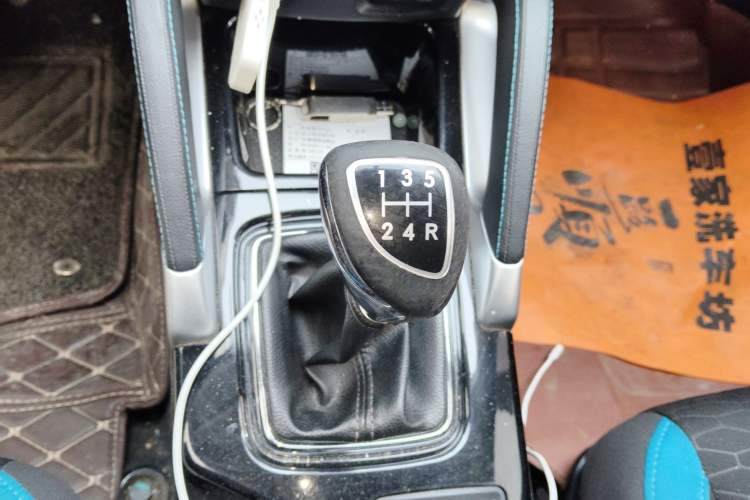 Used BAIC Senova X35 2016 1.5L Manual Elite Edition Gear Lever