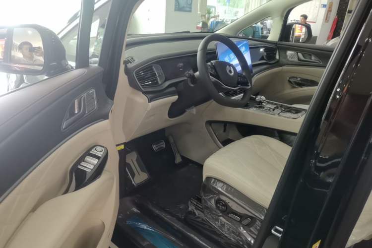 Used Denza D9 2025 Model EV Two-Wheel Drive Prestige Edition
