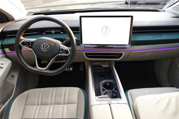 Used Volkswagen ID.7 VIZZION 2024 First Edition Center Console