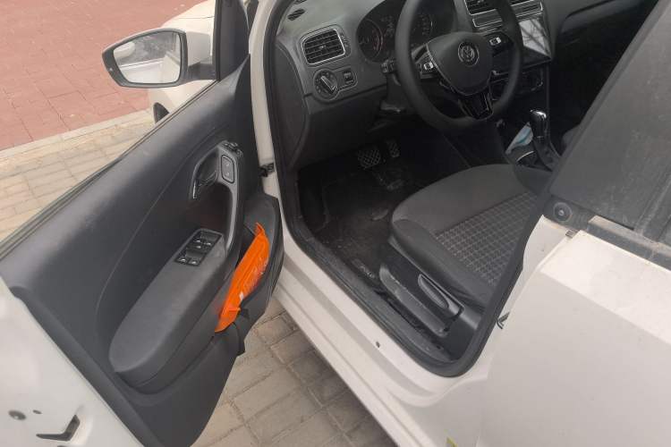 Used Volkswagen Polo 2016 1.6L Automatic Comfort Model
