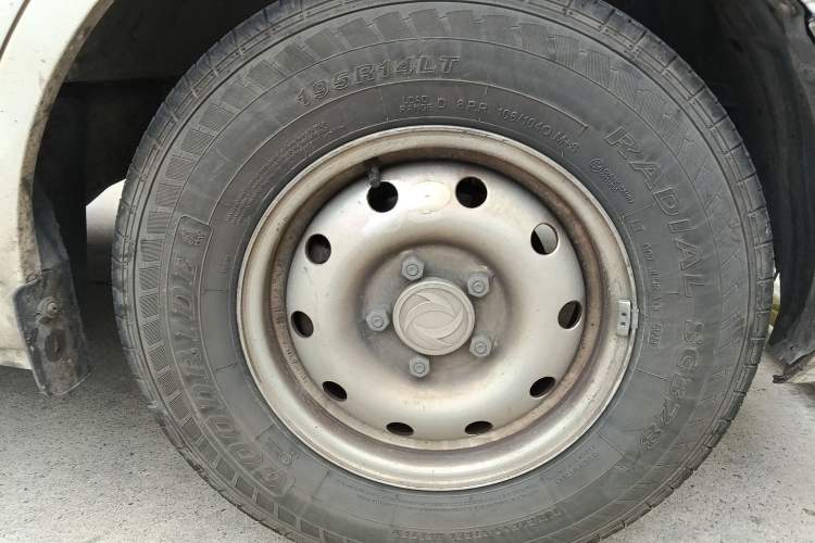 Used Dongfeng Yufeng EM26 2023 High-End Model 41.86 kWh CATL Right Front Wheel Hub