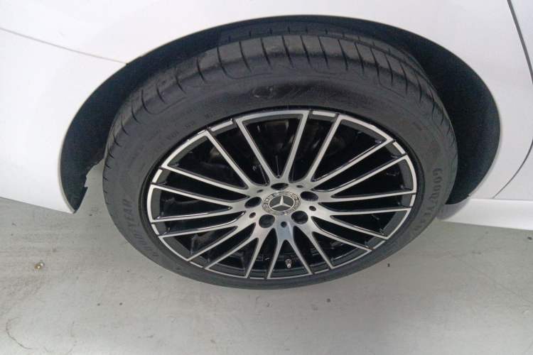 Used Mercedes-Benz C-Class 2024 Second Facelift C 260 L Sport Edition Right Rear Wheel Hub