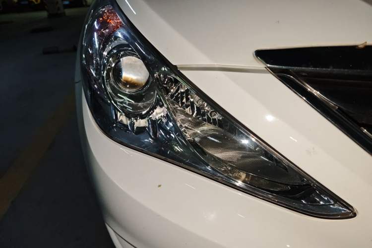 Used Hyundai Sonata 2011 2.0L Automatic Prestige Edition Right Front Headlight