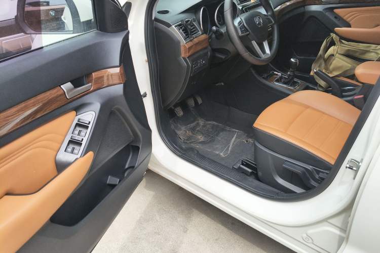 Used BAIC Weiwang S50 2016 1.5T Manual Happy Motion Superior Edition Driver Seat