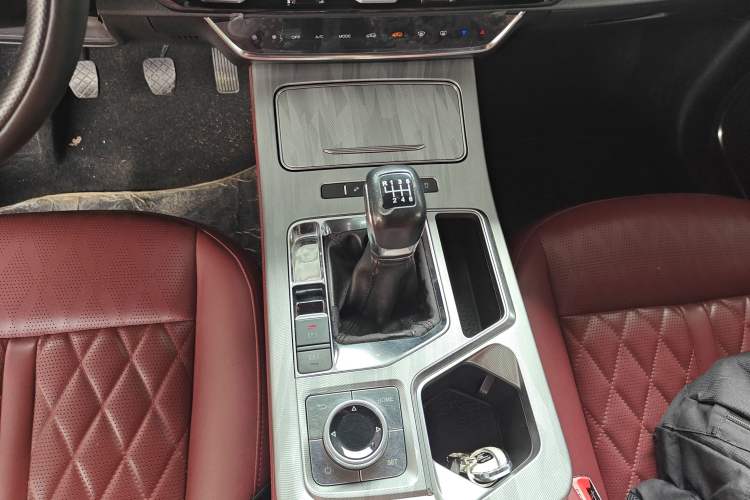 Used JETOUR X70 PLUS 2023 1.5T Manual Warrior PRO 7-Seater Gear Lever