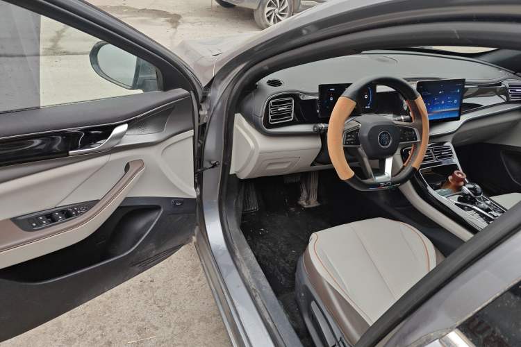 Used BYD Qin PLUS 2023 Champion Edition DM-i 120KM Leading Model
