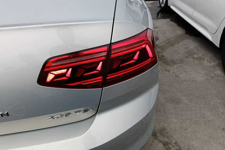 Used Volkswagen Magotan 2020 280TSI DSG Comfort Edition Exterior 3