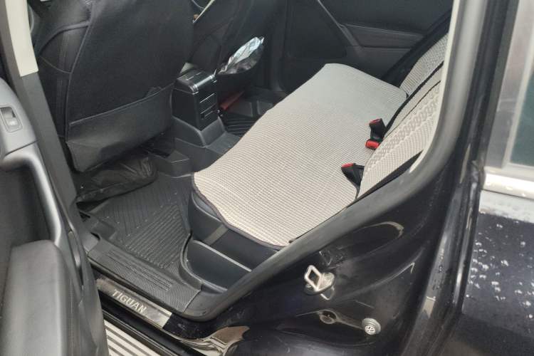 Used Volkswagen Tiguan 2015 1.8TSI Automatic Two-Wheel Drive Trend Edition Left Rear Seat