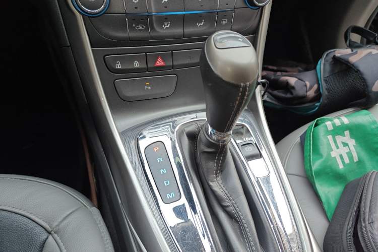 Used Chevrolet Malibu 2012 2.0L Automatic Luxury Edition Gear Lever