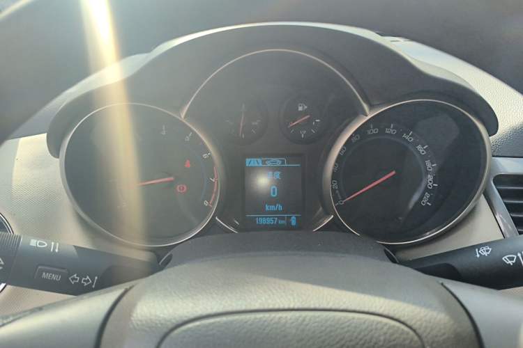 Used Chevrolet Cruze 2015 1.5L Classic SE MT Instrument Cluster