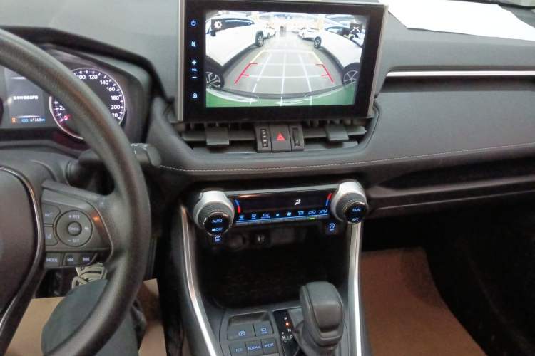 Used Toyota Wildlander 2020 2.0L CVT Two-Wheel Drive Luxury Edition Audio And AC Panel