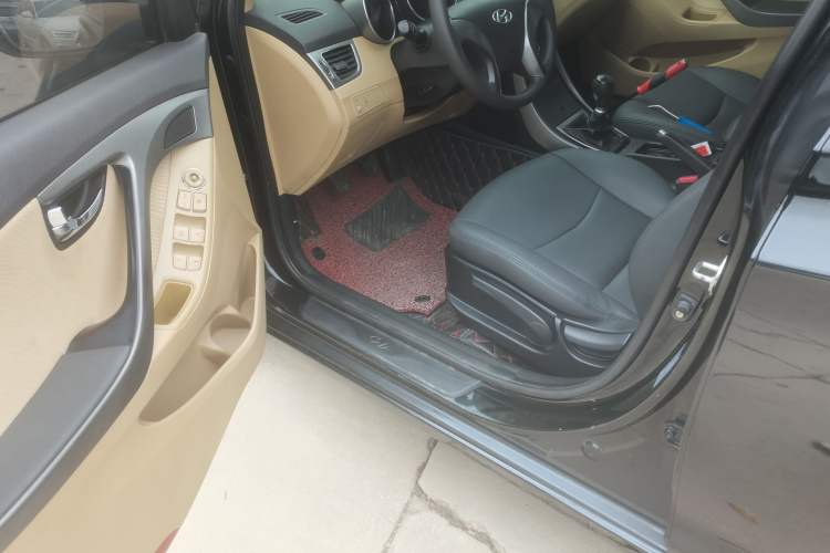 Used Hyundai Elantra (5th Generation / Langdong) 2012 1.6L Manual Leading Model