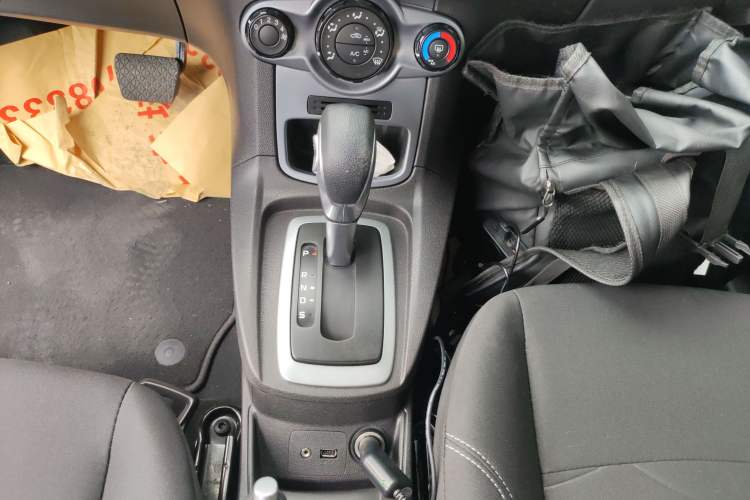 Used Ford Fiesta 2013 Hatchback 1.5L Automatic Fashion Edition
