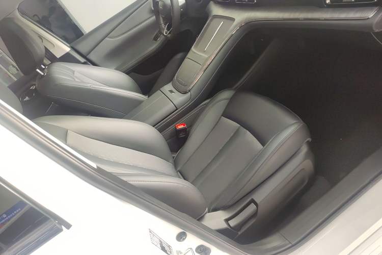 Used AION S MAX 2025 70 Star Edition 53.7 kWh Right Front Seat