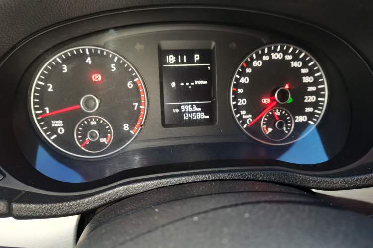 Used Volkswagen Passat 2014 1.8TSI DSG Prestige Edition Odometer Close Up