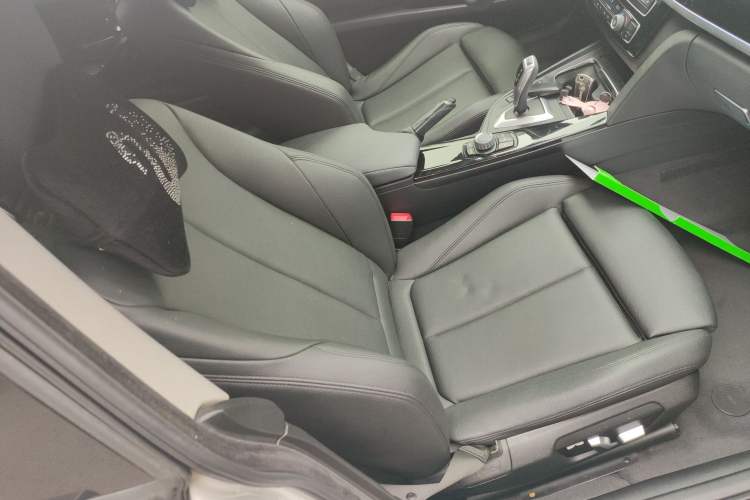 Used BMW 3 Series GT 2018 320i Sport Edition Right Front Seat