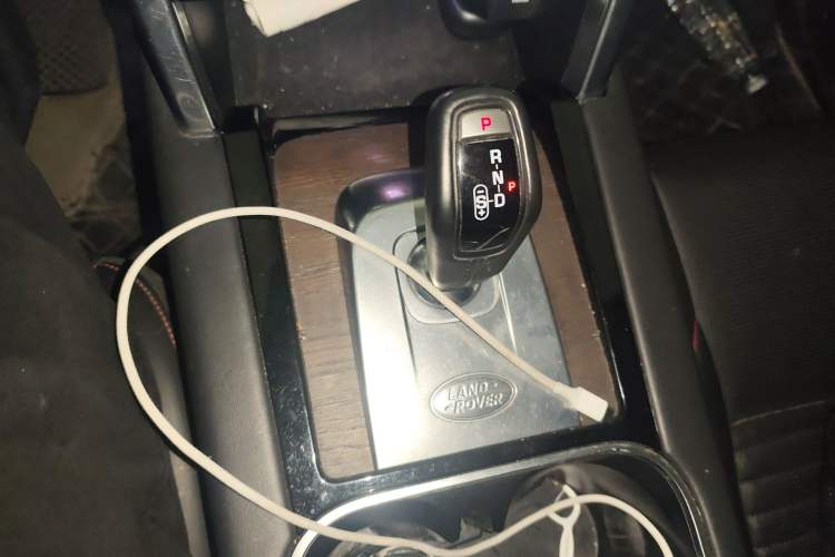 Used Land Rover Discovery Sport 2021 249 PS R-Dynamic HSE Luxury Custom Edition Gear Lever