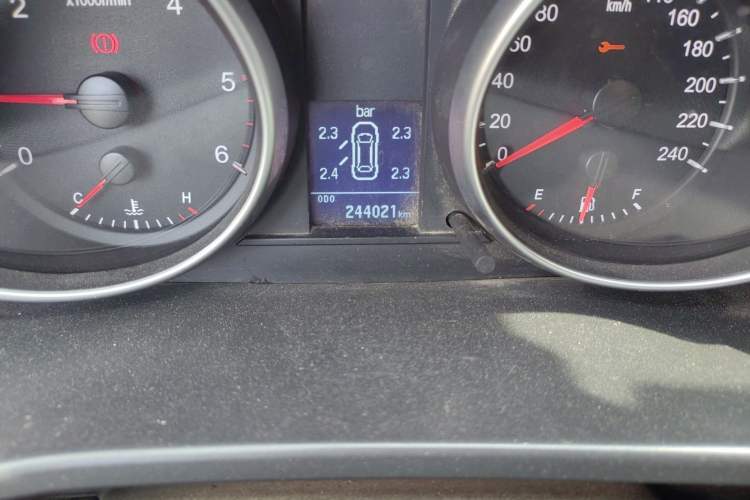 Used Haval H6 2014 Sport Edition 2.0T Diesel Manual Two-Wheel-Drive Elite Model Odometer Close Up