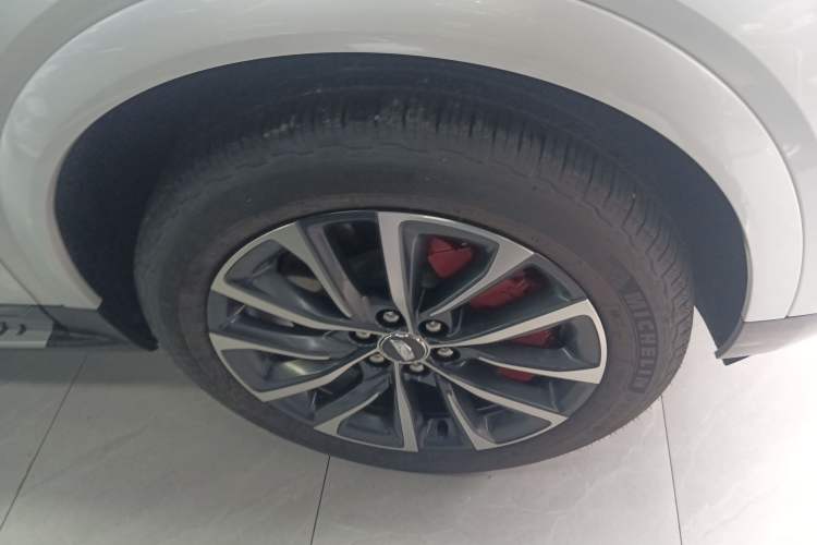 Used Cadillac XT5 2025 2.0T Prestige Version Right Front Wheel Hub