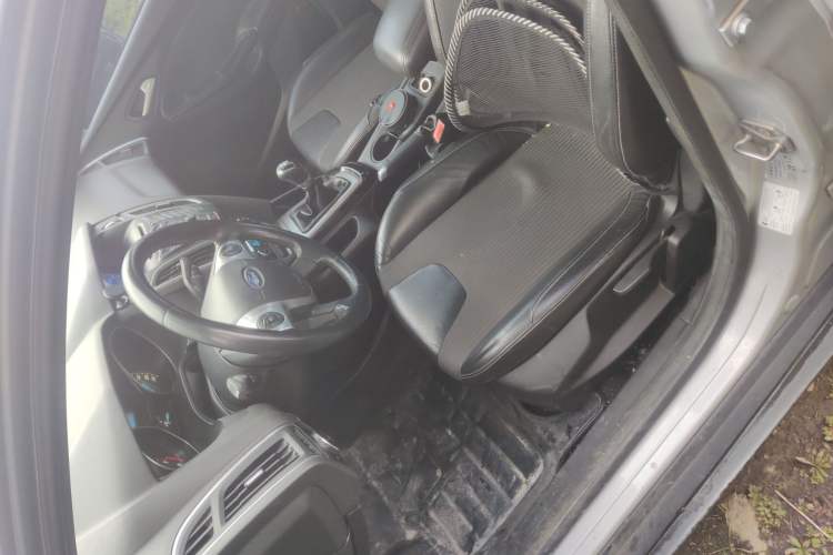 Used Ford Focus 2012 Sedan 1.6L Manual Fashion Edition Left Front Seat