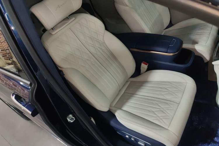 Used Buick GL8 2022 Avenir Avia Four-Seat Prestige Edition Right Front Seat