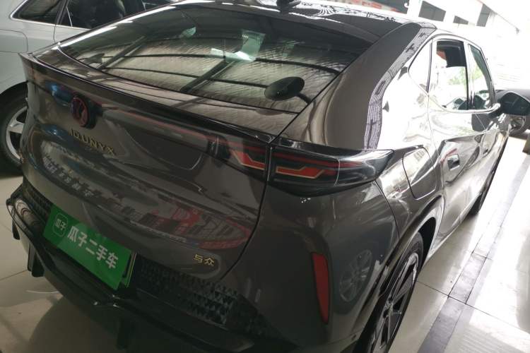 Used Volkswagen ID.UNYX 2024 Pro Long-Range Version Rear Right 45 Deg