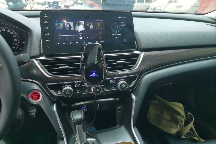 Used Honda Accord 2022 260TURBO Phantom Night · Prestige Edition Audio And AC Panel