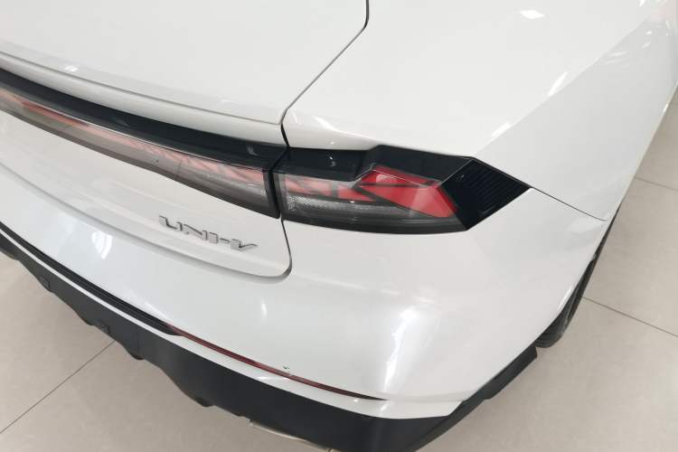 Used Changan UNI-V 2024 1.5T Prestige Edition