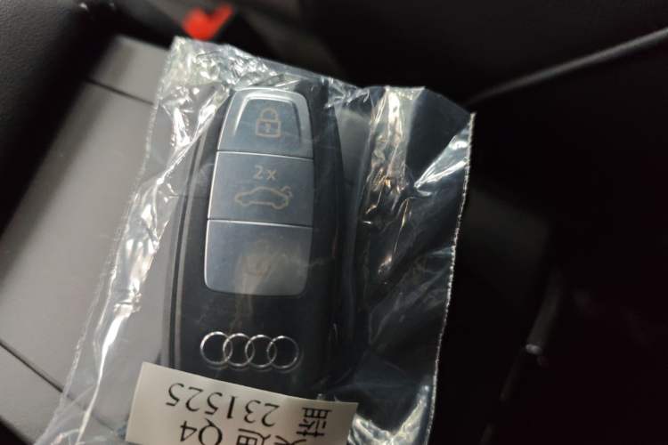 Used Audi Q4 e-tron 2024 40 e-tron Boundary Edition in Midnight Blue Vehicle Key